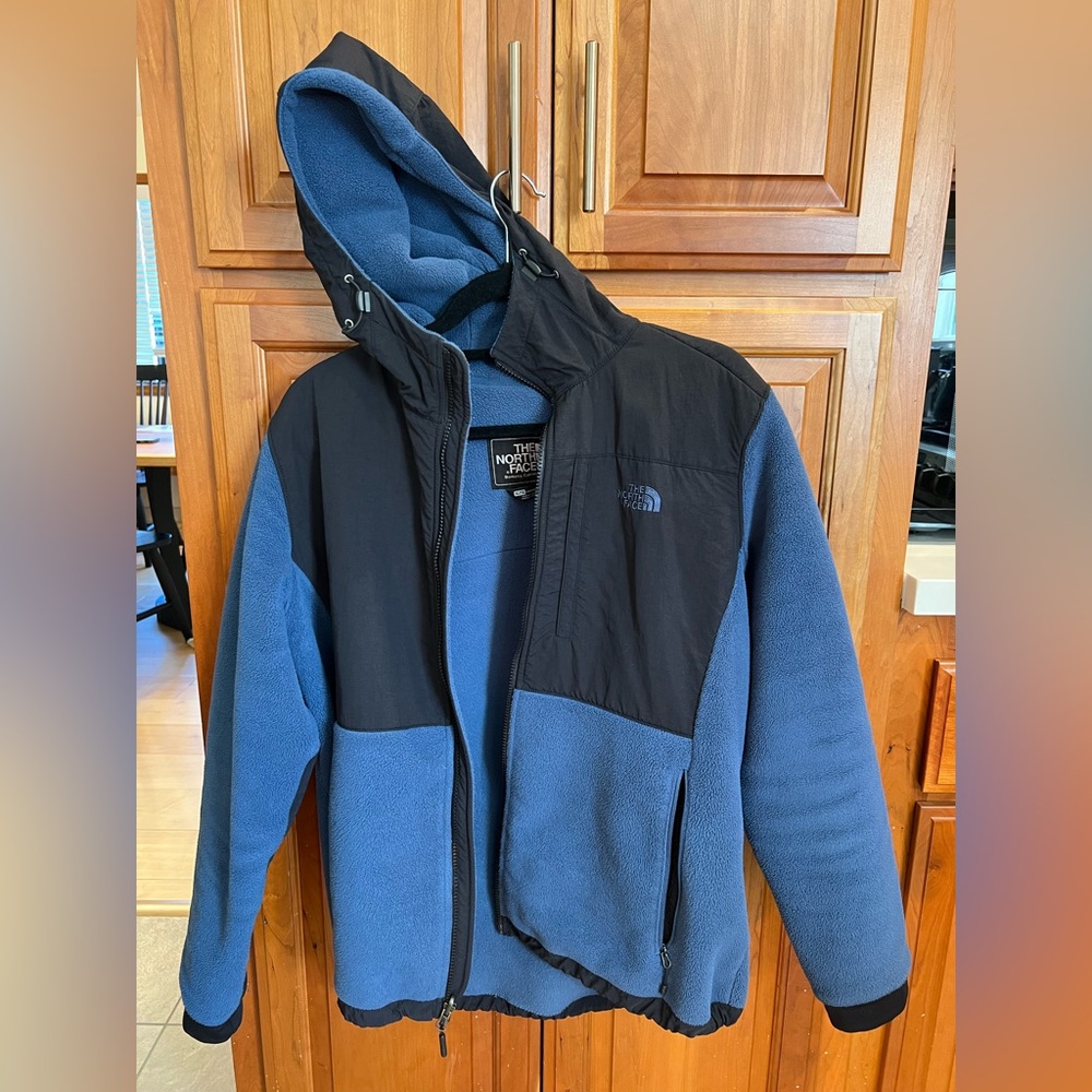 The North Face Women’s Retro Denali Hoodie Jacket, Dusty Blue Fleece & Black, XL